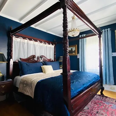 1000 Islands Bed And Breakfast-The Bulloch House Gananoque Exterior photo