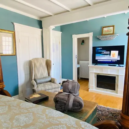 1000 Islands Bed And Breakfast-The Bulloch House Gananoque Exterior photo