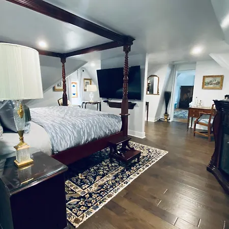 1000 Islands Bed And Breakfast-The Bulloch House Gananoque Exterior photo