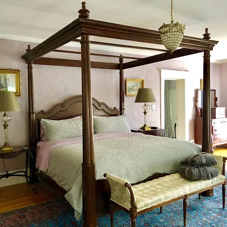 1000 Islands Bed And Breakfast-The Bulloch House Gananoque Exterior photo
